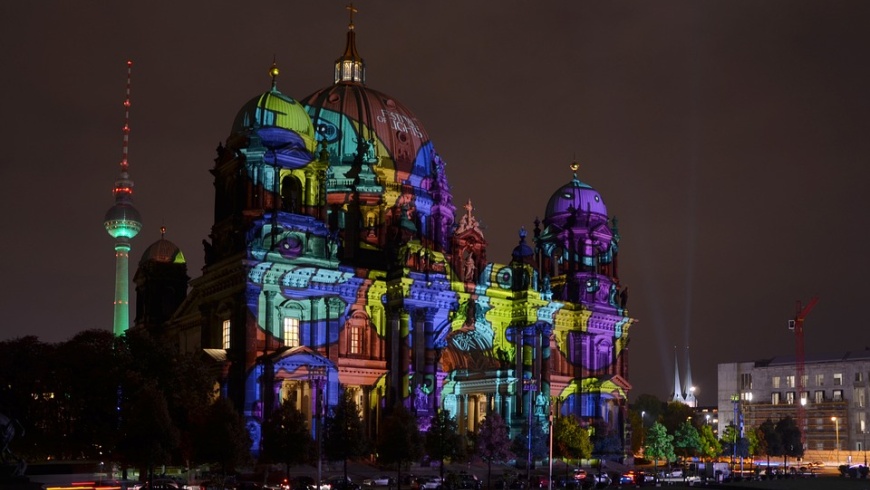 Berliner Dom leuchtet