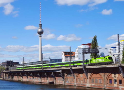 Flix Train auf der Stadtbahn