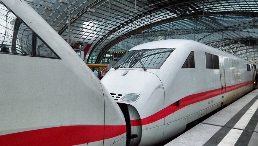 ICE im Berliner Hauptbahnhof