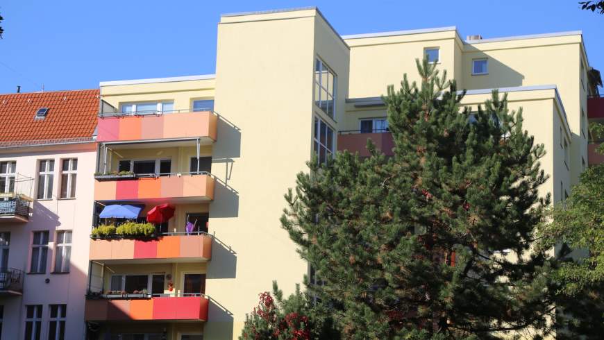 Berliner Mischung: Gründerzeitaltbau und Neubau in der Innenstadt
